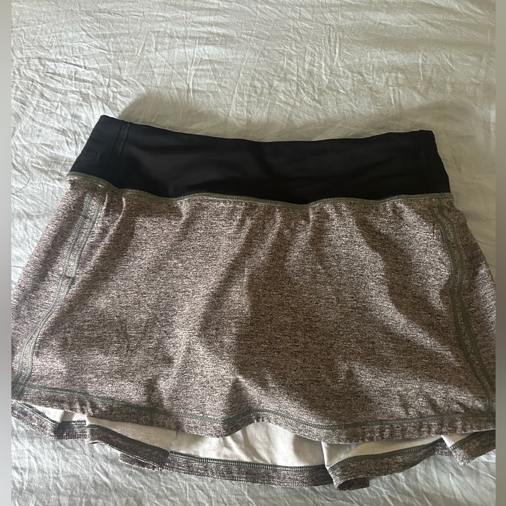 Lululemon grey and black tennis skirt in perfect condition